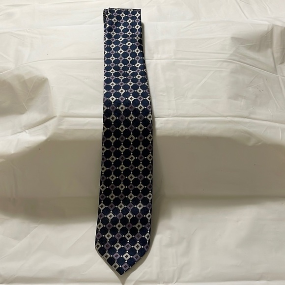 Alexander Julian men’s tie in dark navy, and purple and silver diamond pattern. - Picture 1 of 4